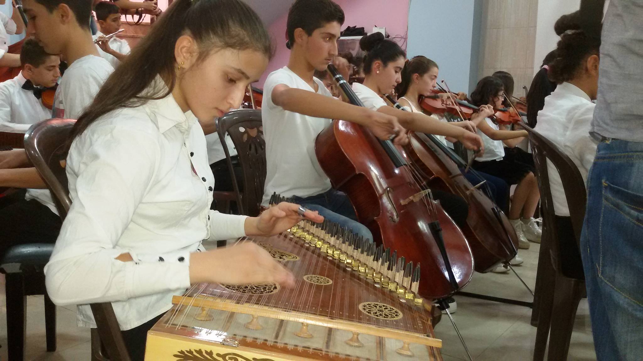 رغم الحرب.. تأسيس فرقة اوركسترا للاطفال بالقامشلي (صور)